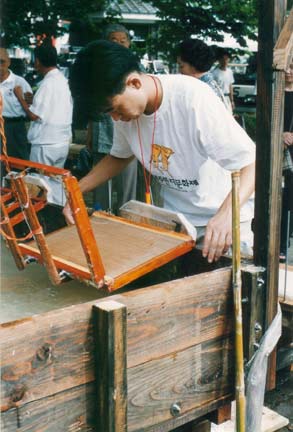 mulberry paste for Korean Hanji Hand Made Paper is deposited on bamboo screen
